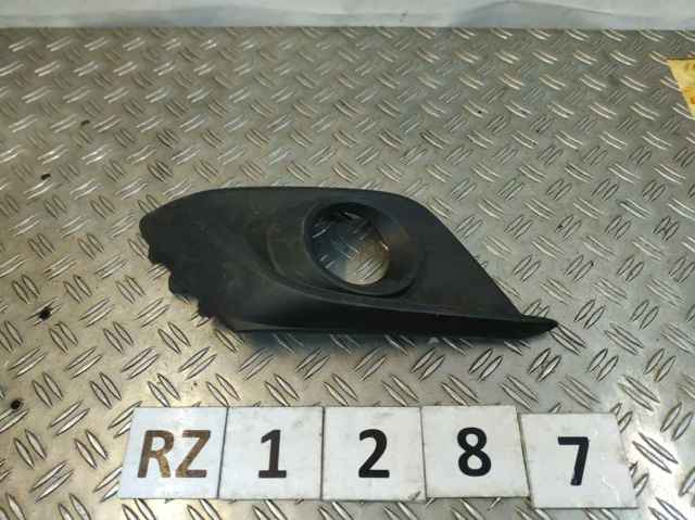 Противотуманная фара - вставка левая BJS850C21 MAZDA
