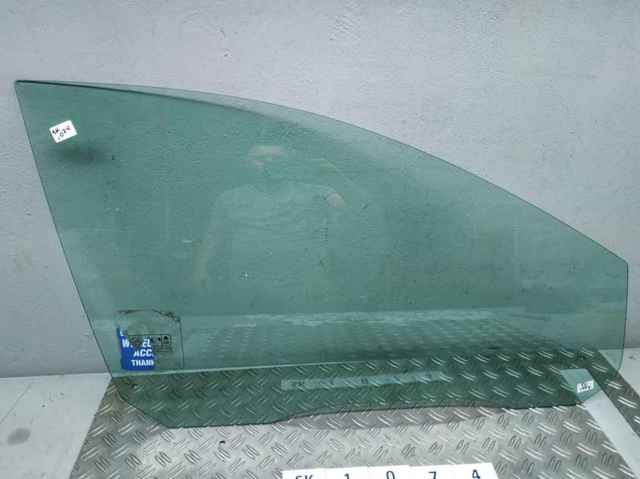 Стекло двери задней левой BM51A25713AB FORD