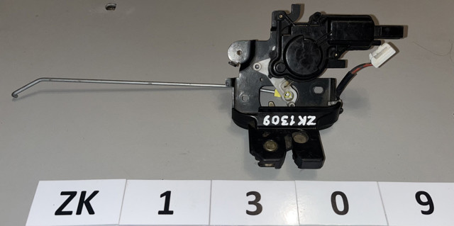 MAZDA BN8V56820 Замок багажника в наличии Украина