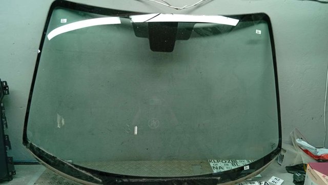 Окно ветровое BR5K63900A MAZDA
