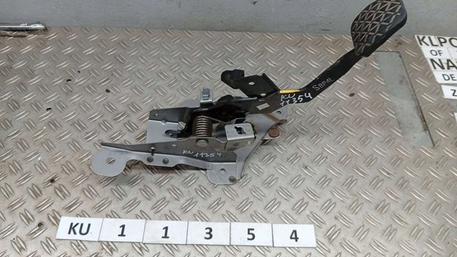 Педаль сцепления Mazda 3 BK