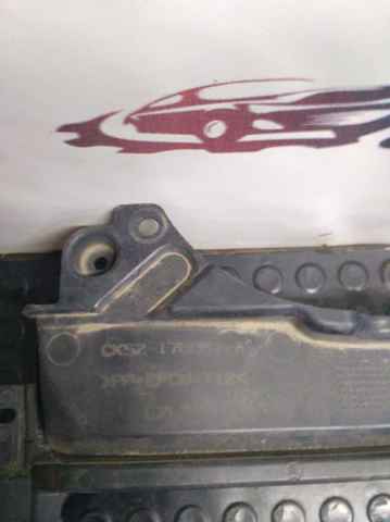Кронштейн бампера заднего, центральный CK5217B861AC LAND ROVER