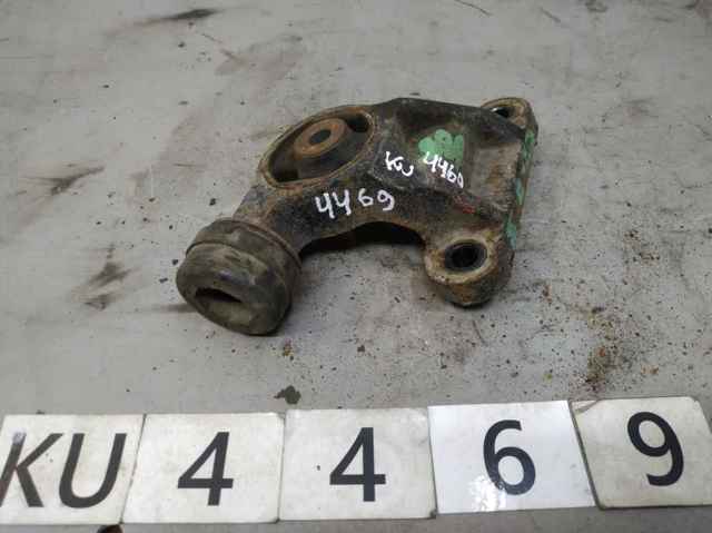 MAZDA EG252868XA Кронштейн (траверса) заднего редуктора правая в наличии Украина