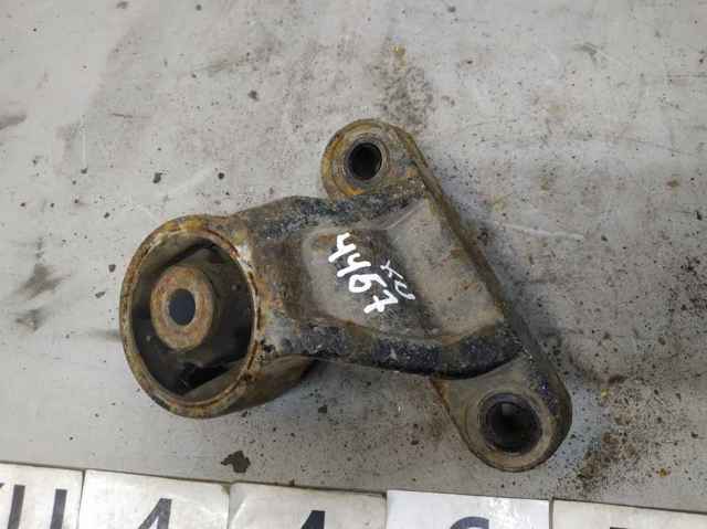 Кронштейн/траверса заднего редуктора, левая EG252868YA MAZDA