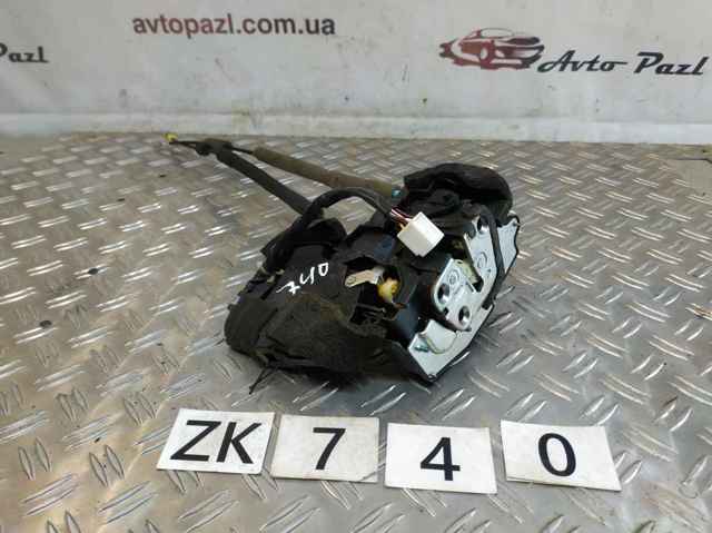 Замок задней правой двери  EH1472310E MAZDA