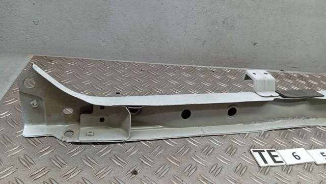 NISSAN F25116UAMH Верхняя рамка радиатора в наличии Кривой Рог