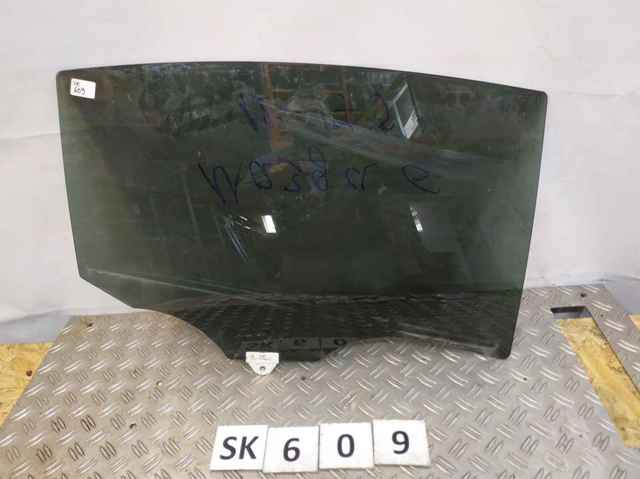 Стекло задней двери, правой GHK172510C MAZDA