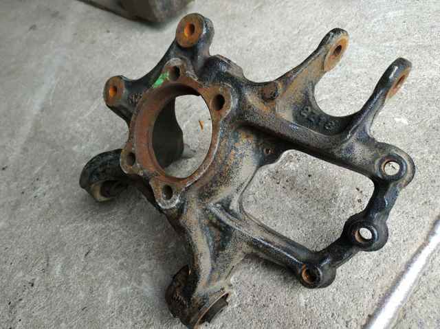 GHP92611XB MAZDA Цапфа (поворотный кулак) задний правый купить в Кривой Рог