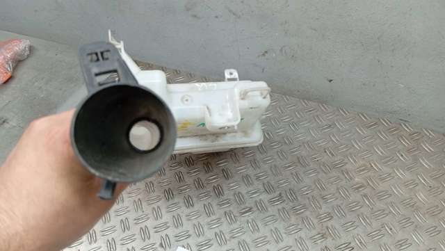 MAZDA GJR967481 Бачок омывателя стекла в наличии Ирпень
