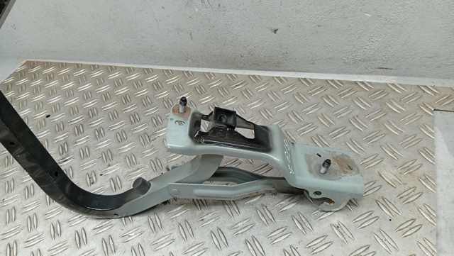 MAZDA GMD952710 Петля крышки багажника в наличии Николаев
