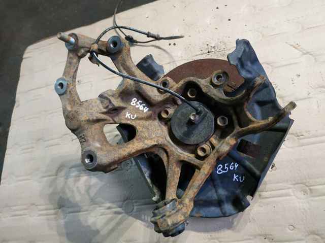 Цапфа (поворотный кулак) задний правый GS1D2611XC MAZDA