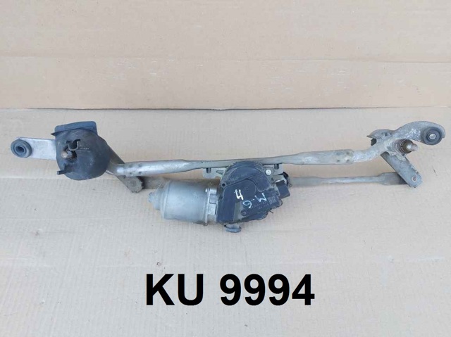 Мотор стеклоочистителя передний GS1D67340 MAZDA