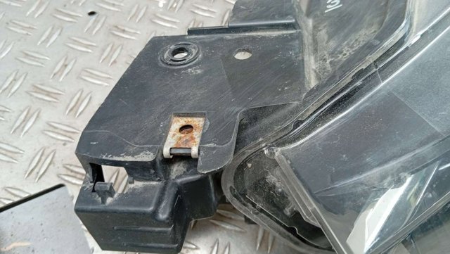 MAZDA GSJ451041B Левая фара в наличии Полтава