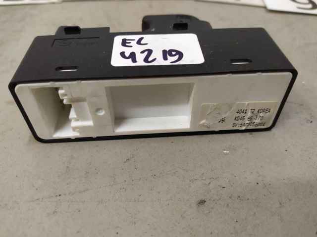 Кнопки переднего правого стекло подъёмника KD4566370 MAZDA
