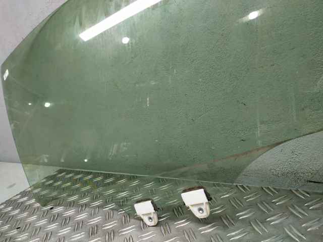 MAZDA KD5358510 Стекло двери передней правой в наличии Павлоград