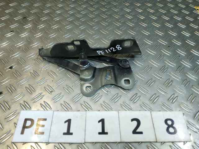 Шарнир капота правый LR036583 LAND ROVER