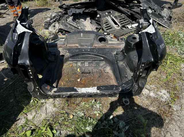 LR054608 LAND ROVER Крыло заднее правое купить в Ужгород