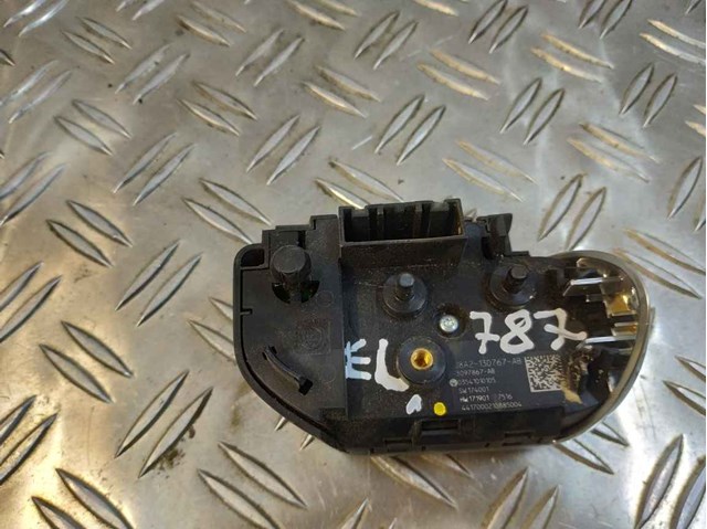 LR092578 LAND ROVER Блок кнопочных переключателей рулевого колеса купить в Чернигов