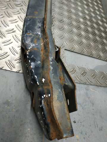 MN175831 MITSUBISHI Усилитель переднего бампера купить в Николаев