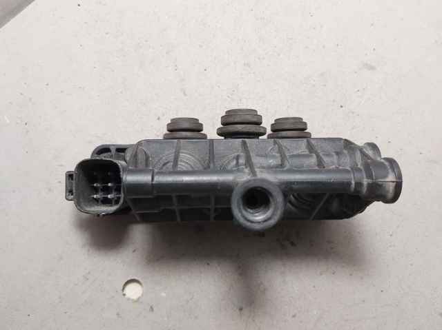 RVH000095 LAND ROVER Блок клапанов регулируемой подвески передний купить в Ужгород