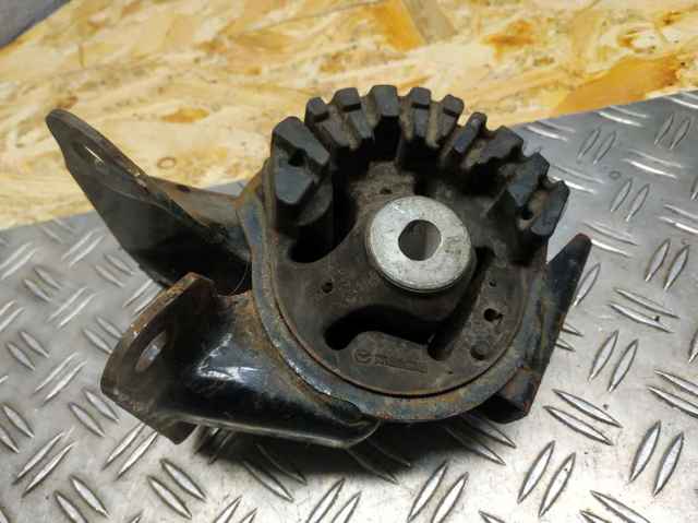 MAZDA TD1139070C Левая подушка двигателя в наличии Одесса