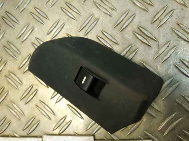 YUF000072PVA LAND ROVER Кнопка включения мотора стеклоподъемника задняя правая купить в Ужгород