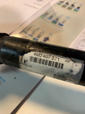 VAG 4M0407271 Полуось передняя в наличии Украина