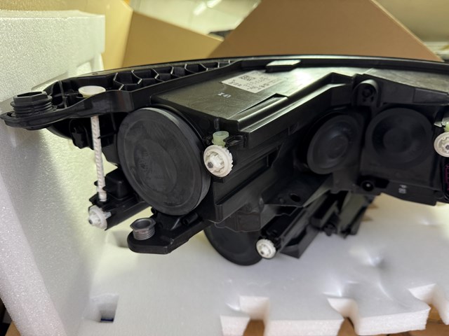 VAG 566941015 Фара левая в наличии Черкассы