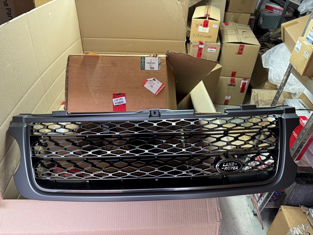 LAND ROVER LR023231 Решетка радиатора в наличии Ужгород