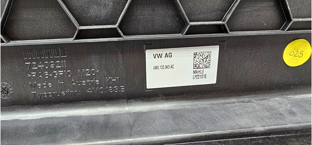 VAG 4M0133849AC Крышка мотора декоративная в наличии Павлоград