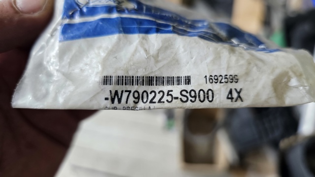 Пистон (клип) крепления накладок порогов W790225S900 FORD