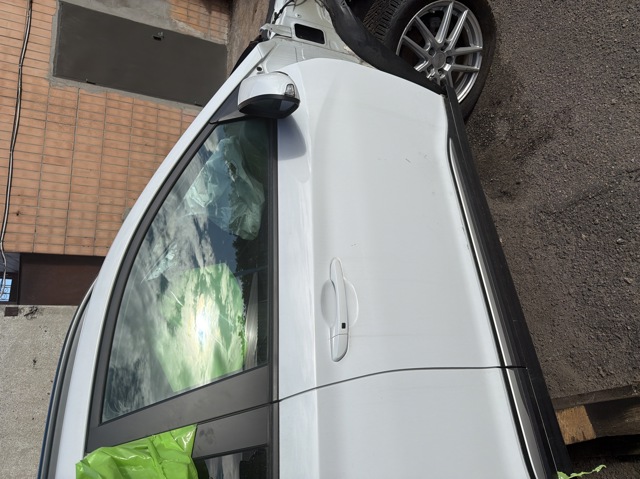 Пассажирская передняя дверь 76004J9000 HYUNDAI