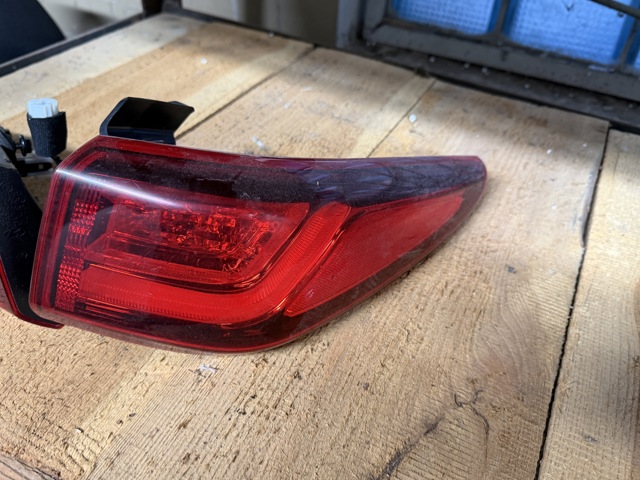 Задний правый внешний фонарь 92402J9100 HYUNDAI