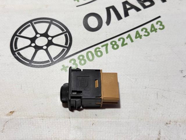 Кнопка (регулятор) корректора фар 2519080N00 NISSAN