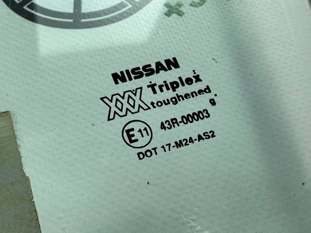 Стекло двери передней левой 803012F050 NISSAN