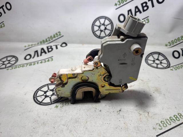 Замок передней левой двери 805032F010 NISSAN