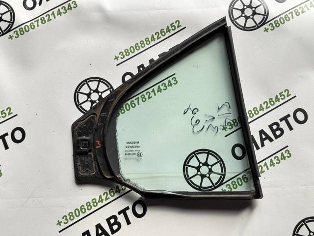 Стекло-форточка двери, задней, левой 82221AV605 NISSAN