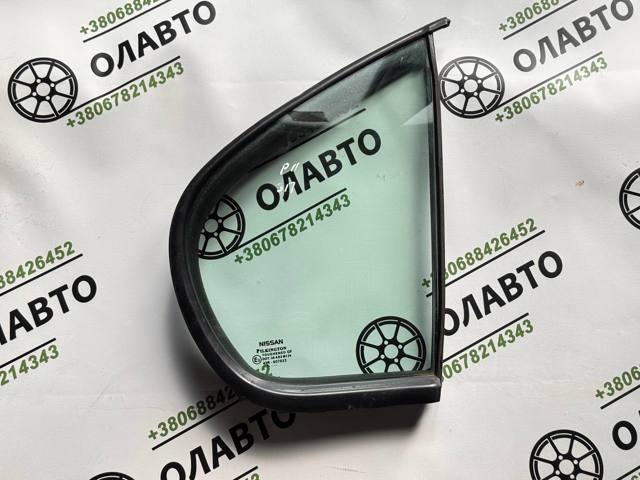 Задняя форточка правая 822622F000 NISSAN
