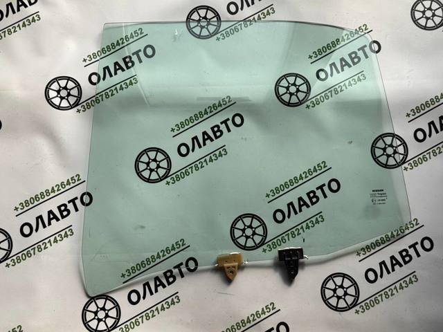 Стекло задней двери, левой 823012F000 NISSAN