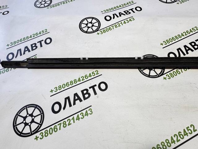 Молдинг опускного стекла двери задней, правой 82820AV600 NISSAN