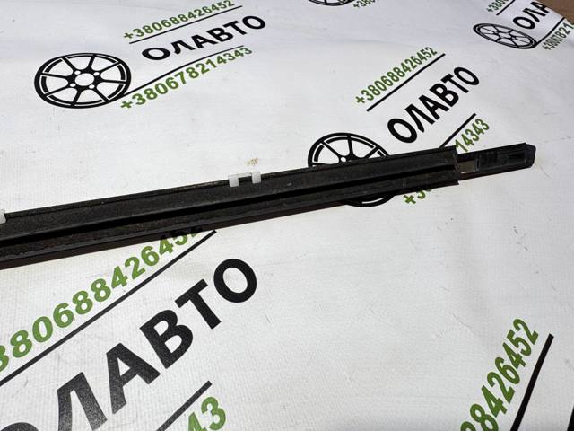 82821AV600 Молдинг опускного стекла двери задней левой купить Ужгород