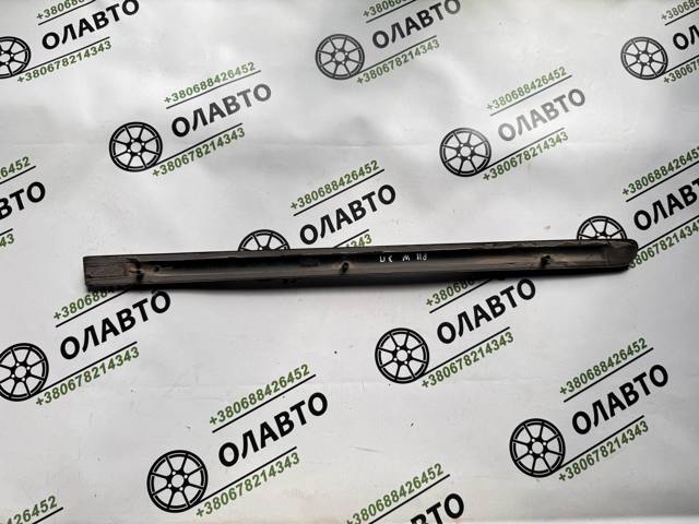 828702F000 Молдинг двери задней правой купить Ирпень