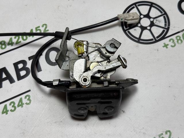 Замок и ручка двери задка 905024U100 NISSAN
