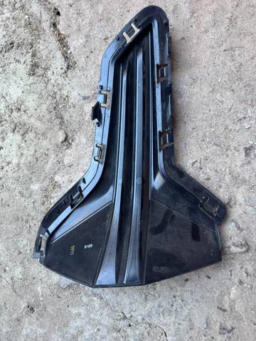 Решетка бампера переднего правая 51117464276 BMW