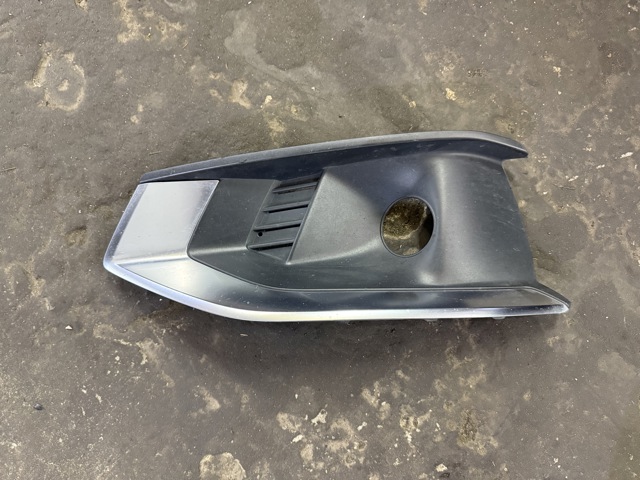  Решетка переднего бампера левая 8W0807681AK3Q7 VAG