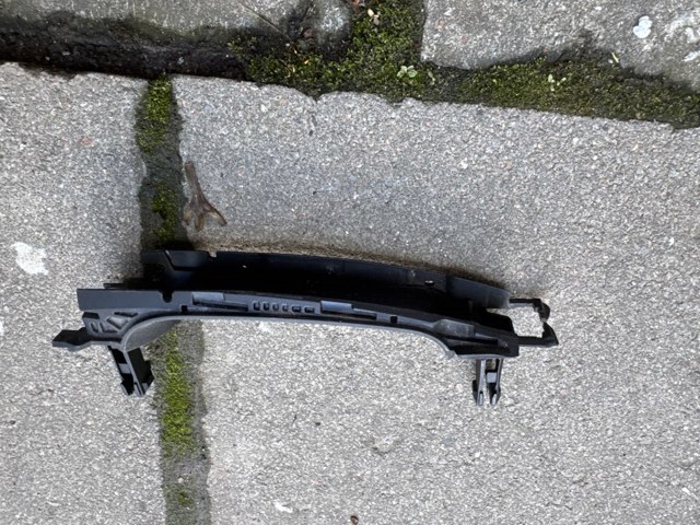 Ручка левой двери наружная 8W0837205 VAG