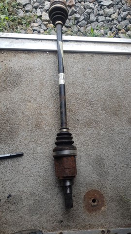 Приводы задних колес 396004BA0A NISSAN