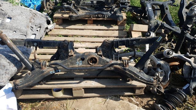 Балка задней подвески поперечная 554004BF0D NISSAN