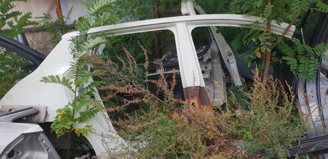 Крыло правое заднее 781123NF0A NISSAN