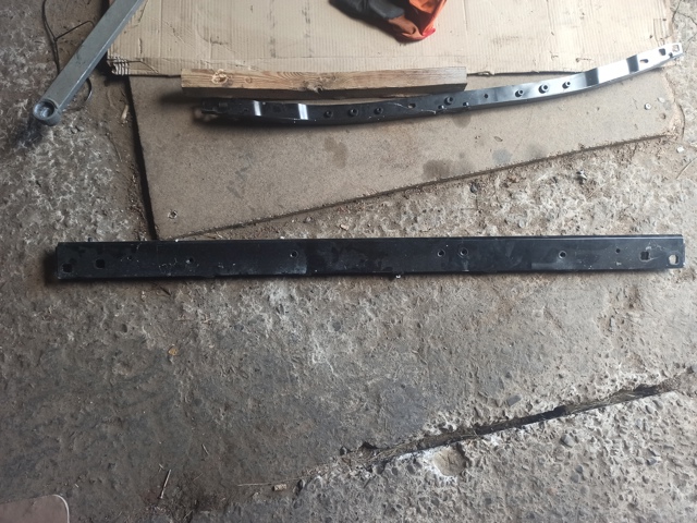 Кронштейн замка капота 51647421704 BMW